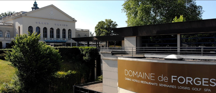 Photo de l'exterieur du domaine de Forges les Eaux