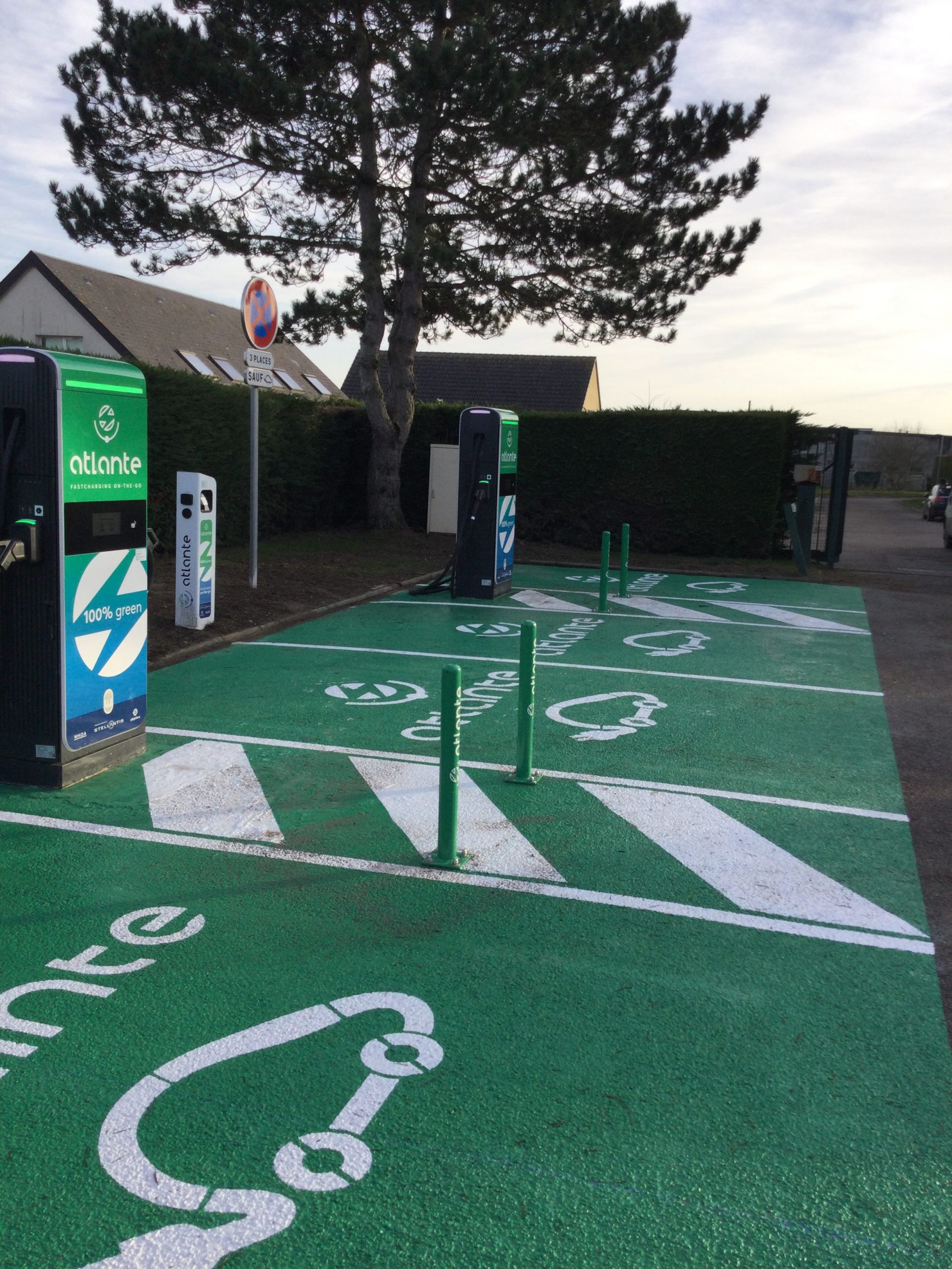Bornes de charges pour véhicules électrique installées par l'entreprise Cegelec sdem LR